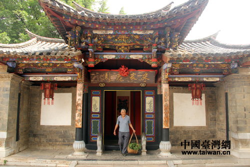 �Y�����Z