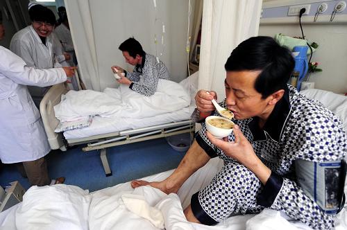 ����ڨ������