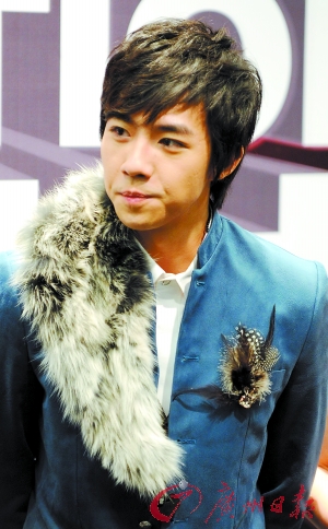 Selina�h�͖R����III�����ݵ{���|�����g�z�s