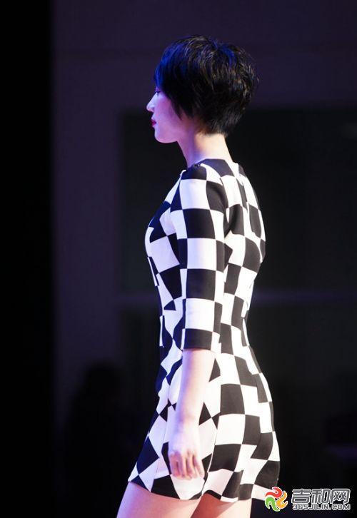 吉林女子監獄辦“春晚” 服刑人員自制服裝走秀