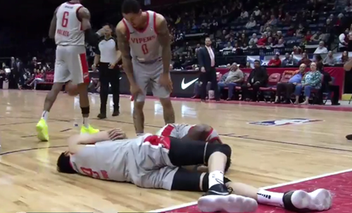 周琦徵戰NBA恐遇孫悅式尷尬 留給“大魔王”的時間還有多久