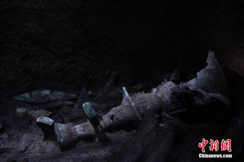 三星堆遺址3號祭祀坑內的青銅頂尊人像。主辦方 供圖