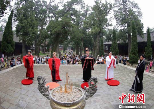 孟子故里鄒城上演“私人定制”版古典成人禮(圖)