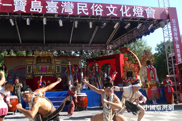 　　2014“兩岸情——寶島臺灣民俗文化燈會”27日上午在北京朝陽公園開幕（中國臺灣網 李徽 攝）