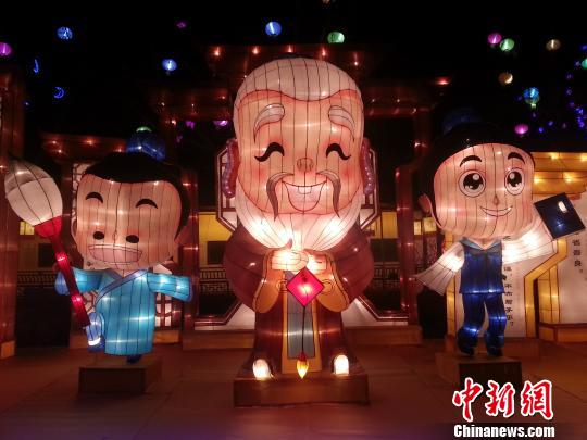 南京秦淮燈會亮燈 臺灣三羊開泰彩燈點亮秦淮河畔