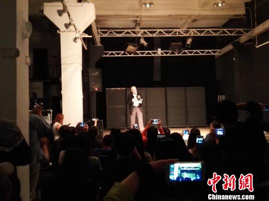 諾貝爾文學獎評委會前主席昆明吟詩揭秘諾獎百年八卦