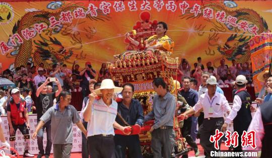 始建于南宋乾道年間的滄江三都瑞青宮供奉著廈門唯一一尊黑臉保生大帝。　豐曉飛 攝