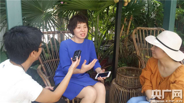 謝泳春接受採訪。(央廣網記者 李展鴻 攝)