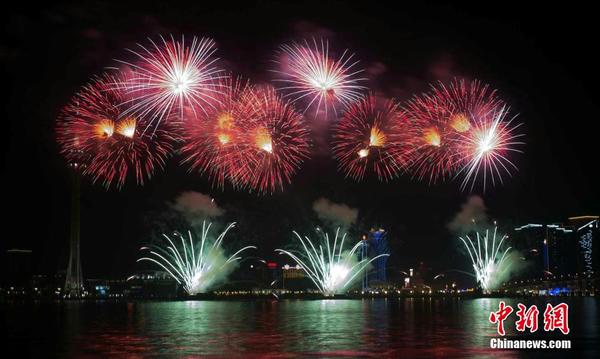 璀璨煙花賀澳門特別行政區成立15周年