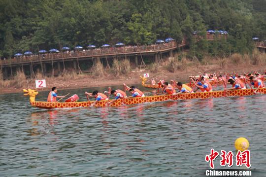 四川綿陽:端午民俗活動吸引上萬民眾共度佳節