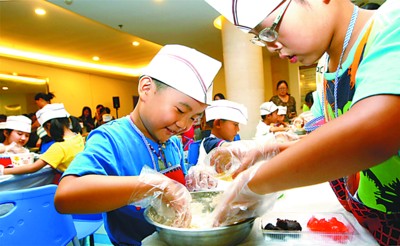 情滿中秋節 鄰里合家歡