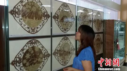 民間藝人3個月剪出"中秋故事" 以月亮為核心元素 民間藝人3個月剪出"中秋故事" 以月亮為核心元素