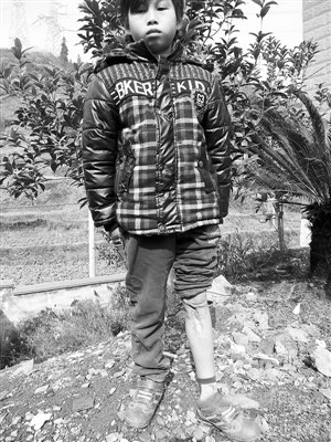 少年作家義賣青春小說籌錢救助同齡患病少年