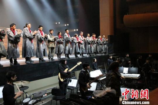 唱著搖滾走“長徵”《王二的長徵》太原上演（圖）