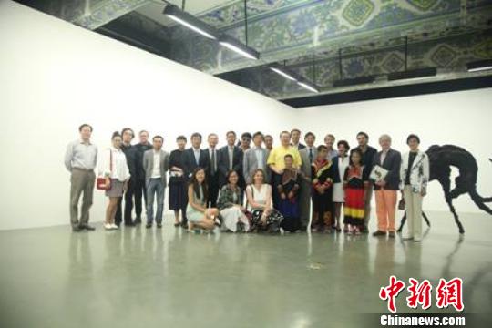 《五月羊》藝術展：大山里孩子與時尚藝術的碰撞