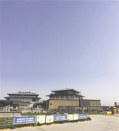 原文配圖：新鹹陽博物院建在遺址建設控制地帶，並且未報批.