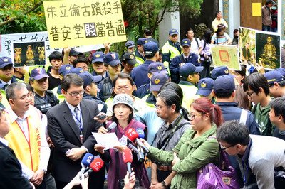 新北市百年土城因產權爭議強拆護產者赴當局陳情