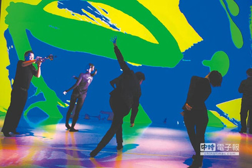 臺灣藝術家“活化”書法舞蹈展現騷動之美(圖)