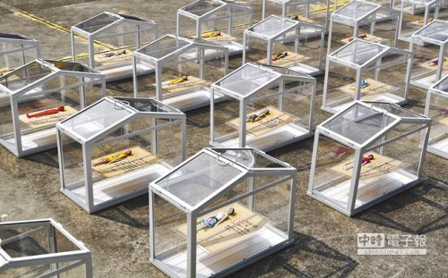 臺灣藝術家收藏紙扎人偶訴說心情日記（圖）