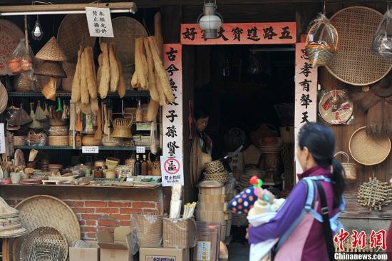 臺灣小學暑假布置“老街尋寶” 家長大嘆吃不消 臺灣小學暑假布置“老街尋寶” 家長大嘆吃不消