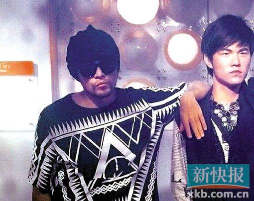 周傑倫與自己蠟像合照網友調侃:昆淩拍的(圖)