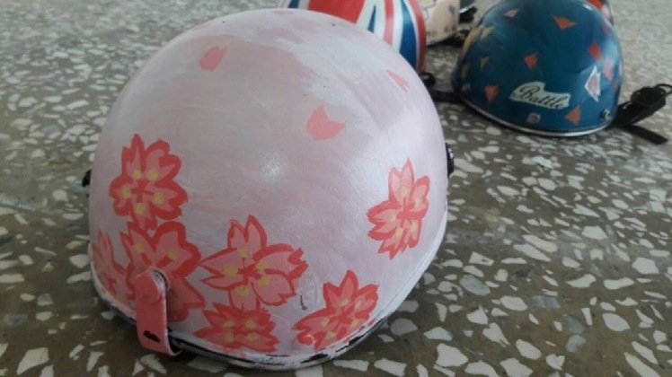 櫻花、瓢蟲、蜘蛛網 臺灣中學生彩繪安全帽超吸睛（圖）