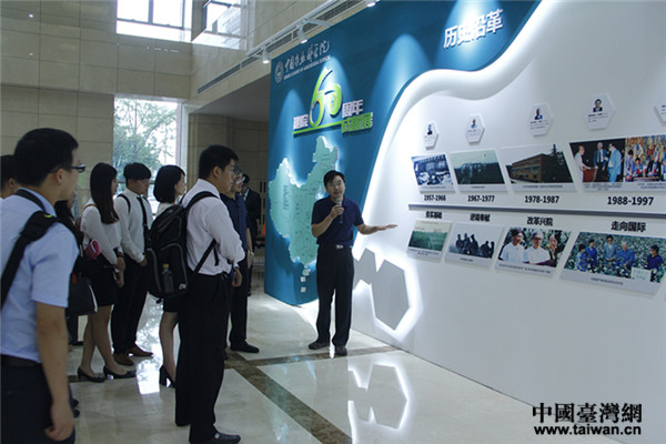 開營儀式結束後，營員們隨即參觀了中國農業科學院60周年成就展