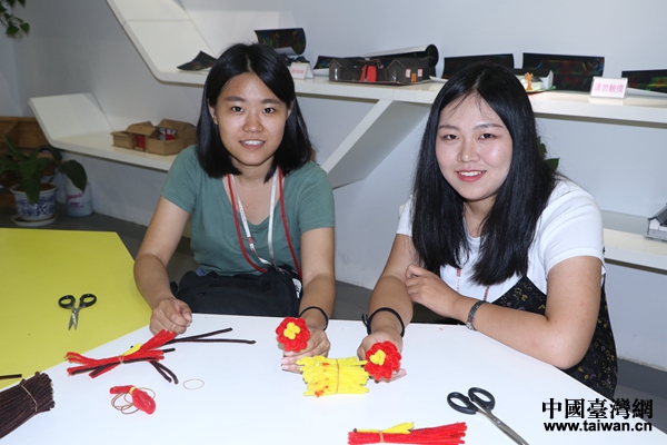 顏攸栴與大陸小夥伴共同制作絨花