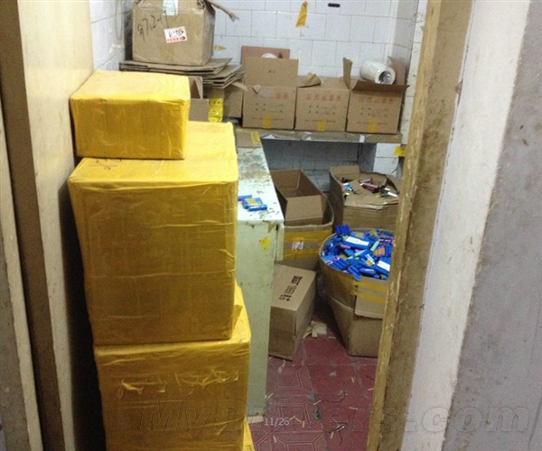 直擊小米鄭州打假:山寨電源觸目驚心