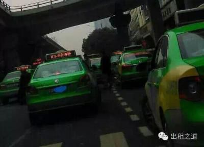 成都、濟南等多個省會城市現最大規模出租車罷運