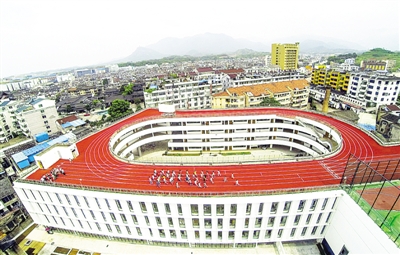 “螺螄殼里做道場”——擁擠城市里的校園向屋頂要空間[圖]