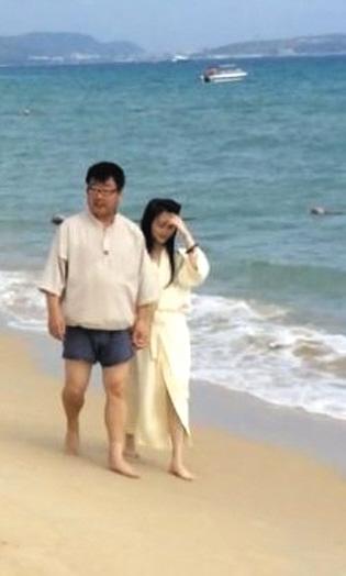 經濟學家為沙灘艷遇道歉 曾稱京房價低于30萬是恥辱