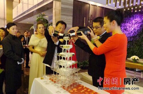 寒冬市場品質突圍駿豪·中央公園廣場昨簽單10億 寒冬市場品質突圍駿豪·中央公園廣場昨簽單10億