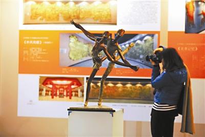 都第二十一屆城市規劃建築設計方案匯報展開幕攝影/本報記者 魏彤