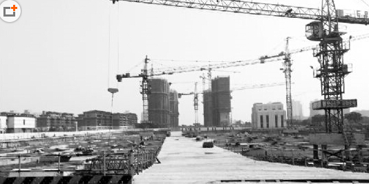 1月17日,位于上海奉賢區解放東路的“馨雅名庭”地產項目已經停工,項目施工人員都已撤離。見習記者 饒守春 攝