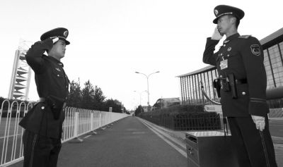 APEC會場設10公里防控圈 一線武警要驗32種證件 APEC會場設10公里防控圈 一線武警要驗32種證件