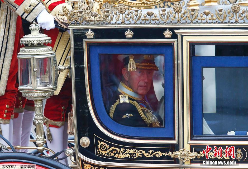 英女王全新禦用馬車亮相 車身鑲400片金箔逾十年打造