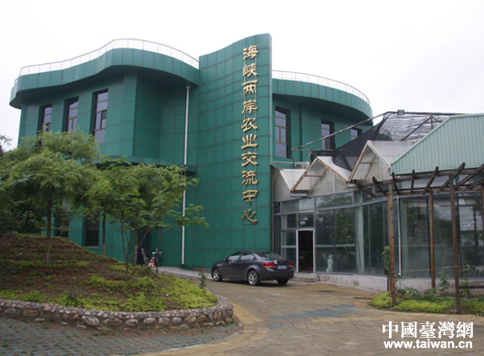 近日,由北京鑫記偉業集團主辦的“首屆果果文化節”在海峽兩岸農業交流中心北京密雲蔡家洼生態觀光園舉行