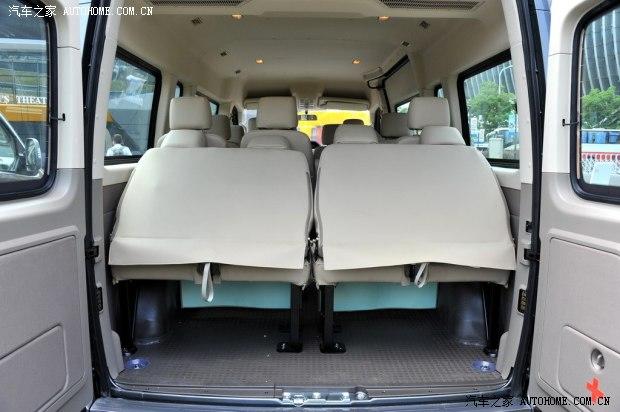 上汽大通上汽商用車上汽大通V802012款 2.5L定制版