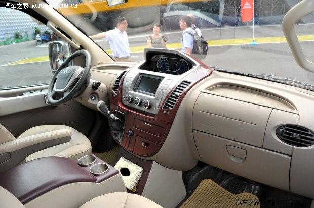 上汽大通上汽商用車上汽大通V802012款 2.5L定制版