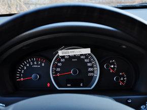 東風悅達起亞 2.0 GL 方向盤後方儀表盤