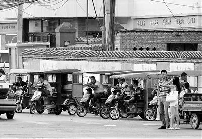 北京市嚴查三輪摩托 頂風趴活兒黑摩的被扣 北京市嚴查三輪摩托 頂風趴活兒黑摩的被扣