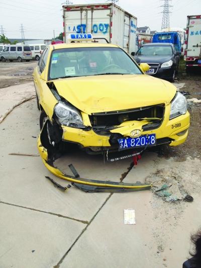 酒駕男開報廢警用摩托撞出租車 威脅的哥