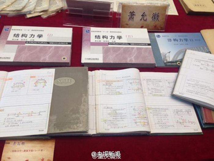 教授手寫110萬字教案 學生驚呆了 教授手寫110萬字教案 學生驚呆了