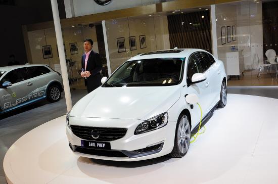 沃爾沃S60L插電式混動亮相 明年成都國產 沃爾沃S60L插電式混動亮相 明年成都國產