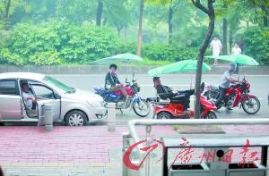 有市民報料稱用叫車軟件竟招來了“黑車”。 有市民報料稱用叫車軟件竟招來了“黑車”。