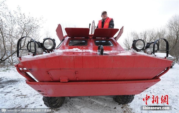 看戰鬥民族的出租車 由前蘇聯裝甲車改造