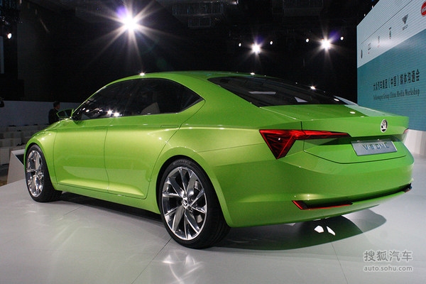 斯柯達為中國推特制四門轎跑 土豪金色