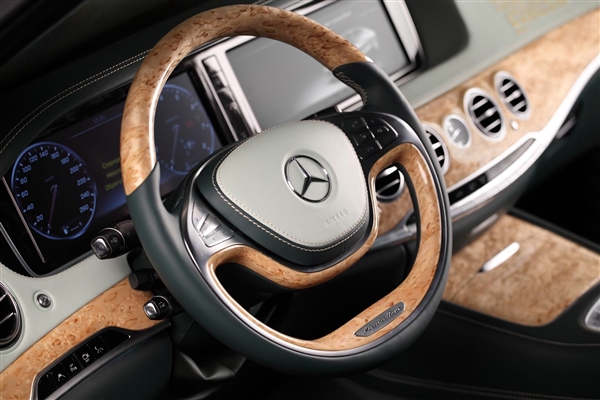 應中東土豪要求 奔馳S600被繡上《古蘭經》