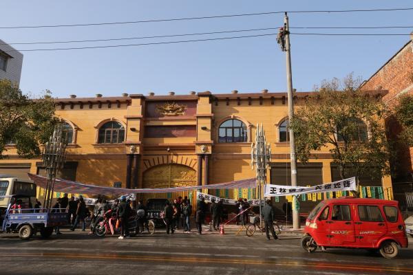 王林豪宅遭弟子上門圍堵 十余人輪守討債(圖)